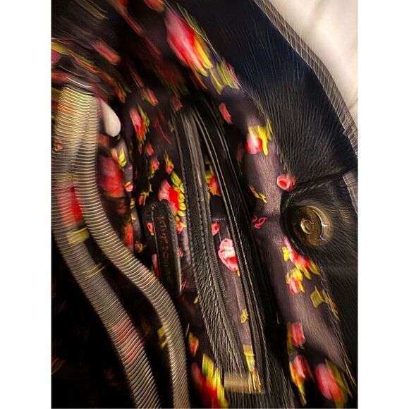 Betsey johnson contrast stripe b & w crossbody tote - Picture 6 of 6